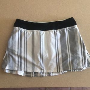 EUC Lululemon grey/white tennis skirt sz 8 tall